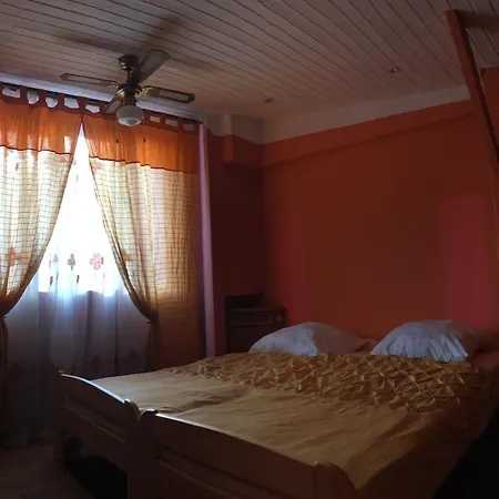 Pokoje Goscinne Bialy Domek Homestay Warsaw