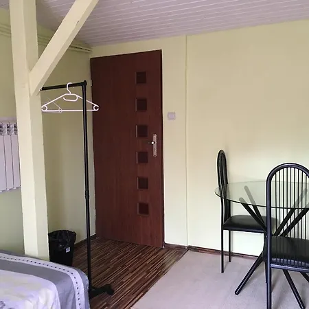 Pokoje Goscinne Bialy Domek Homestay Warsaw